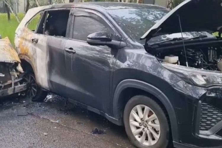 Innova Zenix Hybrid Terbakar di Tangerang, Kronologi dan Dugaan Penyebab Benarkah Masalah Kelistrikan?