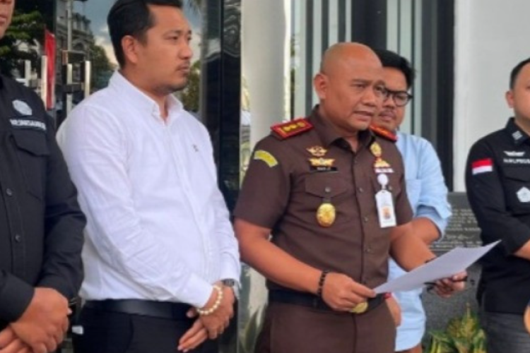 HEBOH! APBDes Lok Bangkai Banjang Ludes Dikorupsi 646 Juta Oleh Bendahara Desa, Diduga Untuk Sawer Live TikTok