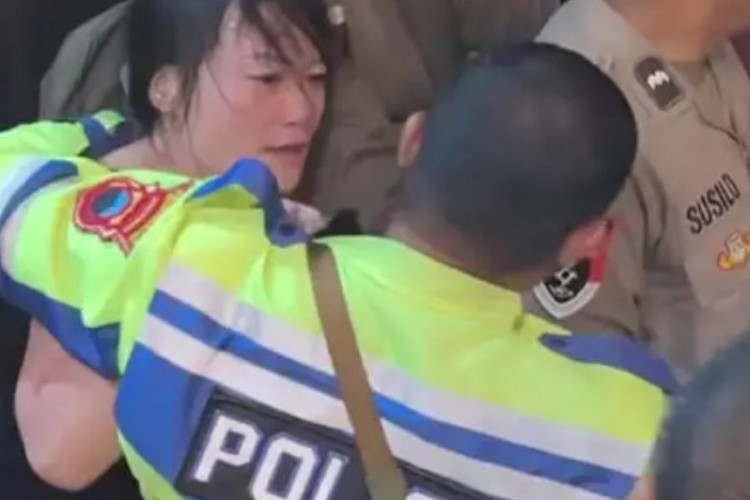 Viral Video WNA China Ngamuk Usai Tabrak Dua Pengendara Motor di Semarang, 1 Tewas! 