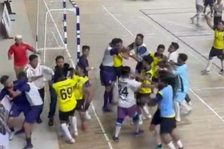 Ricuh! Video Asli Turnamen Futsal Antar Instansi di Bojonegoro yang Viral Karena Tidak Kondusif, Pemkab Siapkan Sanksi