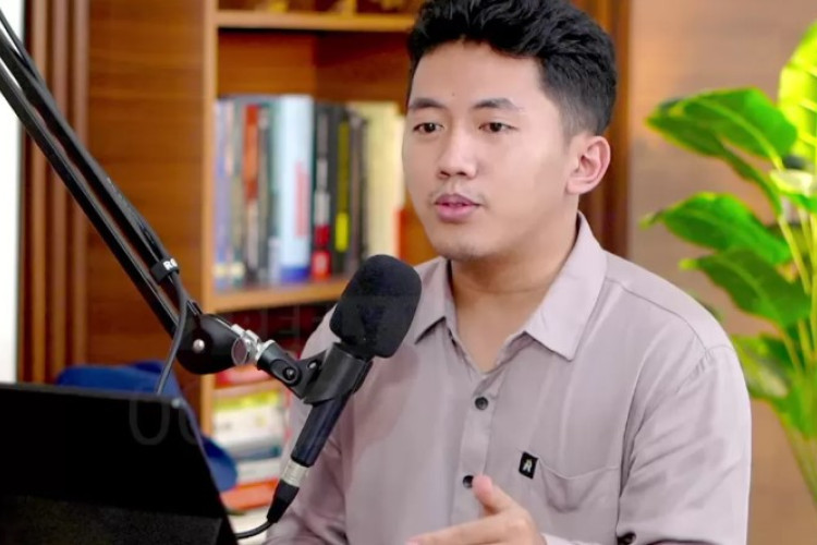 VIRAL! Ini Profil dan Biodata Topi Merah yang Ramai Usai Bantah Pernyataan Ketua Umum Jokowi Mania Andi Azwan