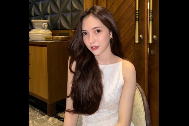 Sosok Isabella Viandra Saudara Tiri Marshanda Viral Usai Unggah Pesan Duka Cita Atas Wafatnya Sang Ayah