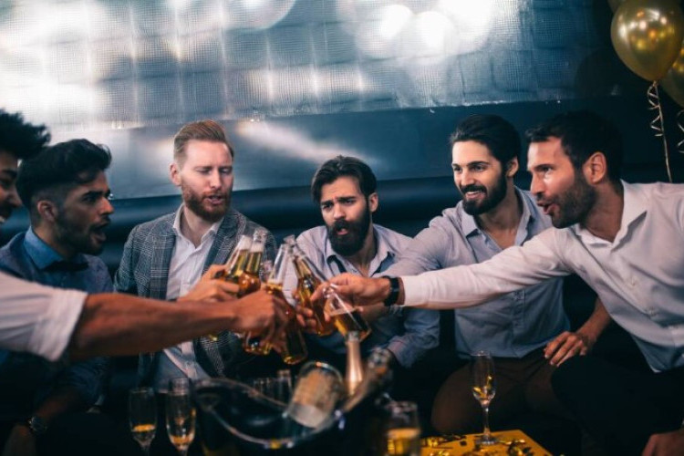 Boys Night Artinya? Istilah Viral Usai Isu Perselingkuhan Direktur Maskapai Swasta dan Pramugari Diungkap Istri Sah