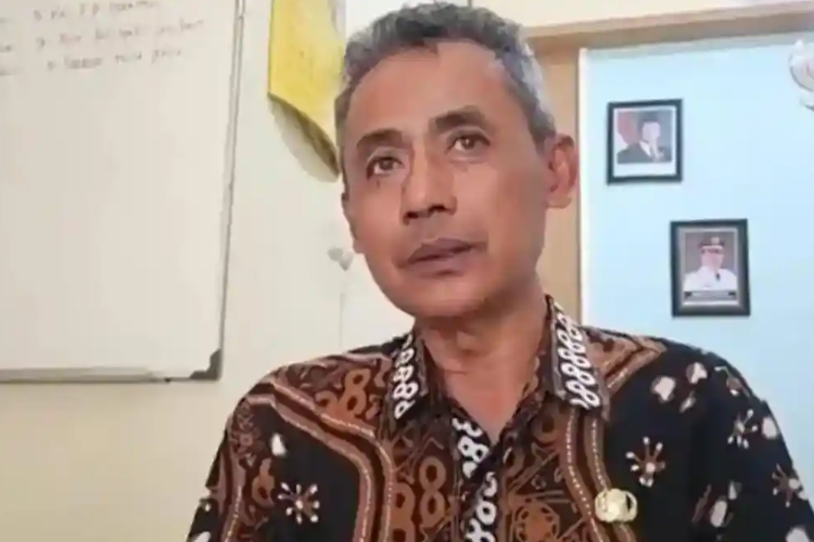 Camat di Madiun Viral Main Game Saat Sidang Paripurna, Sampaikan Klarifikasi dan Permintaan Maaf