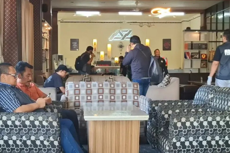 Diduga Aliran Dana Ilegal HP Seken Impor di Sidoarjo, Kortastipidkor Polri Geledah 2 Kafe yang Terlibat!