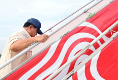 Seskab Teddy Berikan Penegasan, Kelebihan Biaya Prabowo ke Luar Negeri Ditanggung Pribadi!