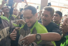 Jelang Sidang Pleidoi, Nadiem Makarim Pakai Jaket Ojol di Sidang Pembacaan Pembelaan Kasus Chromebook!