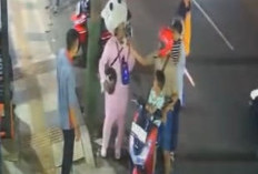 Video Oknum Polres Tuban Serempet dan Pukul Pengamen Badut Viral Media Sosial, Warganet: 'Udah Salah, Gak Ada Otaknya!'
