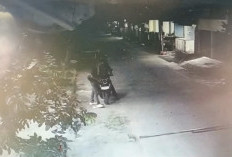Kronologi Pagar Rumah Warga Villa Pamulang di Depok Dibakar Pemotor OTK, Aksi 2 Tersangka Terekam CCTV